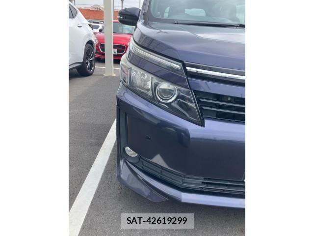 Toyota VOXY HYBRID 2014-05 8851068-4