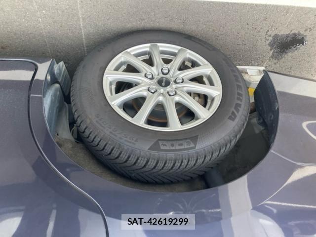 Toyota VOXY HYBRID 2014-05 8851068-5
