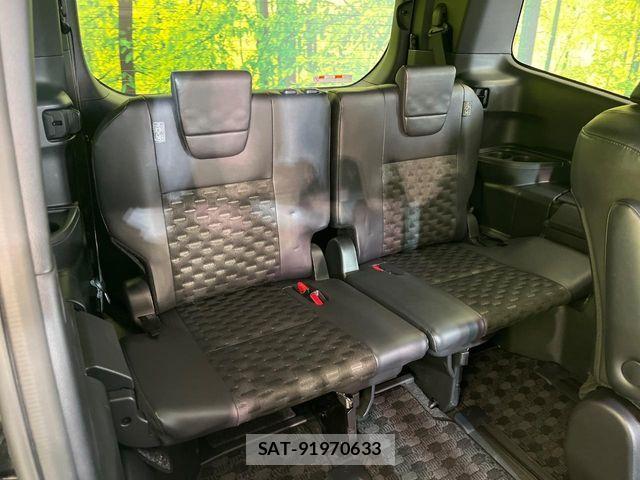 Toyota VOXY HYBRID 2022-04 8851061-9