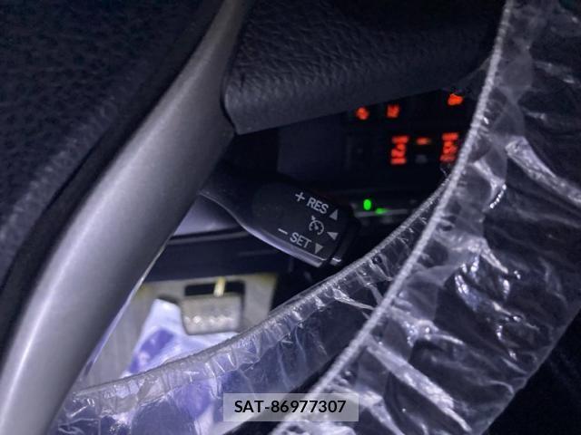 Toyota VOXY HYBRID 2016-02 8851071-17