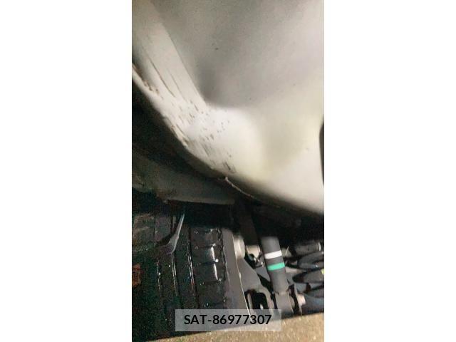 Toyota VOXY HYBRID 2016-02 8851071-26