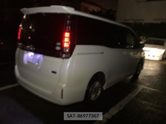 Toyota VOXY HYBRID 2016-02 8851071-4