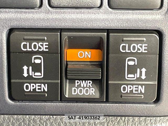 Toyota VOXY HYBRID 2015-09 8851067-3