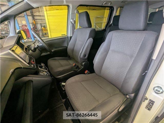 Toyota VOXY HYBRID 2015-09 8851074-13