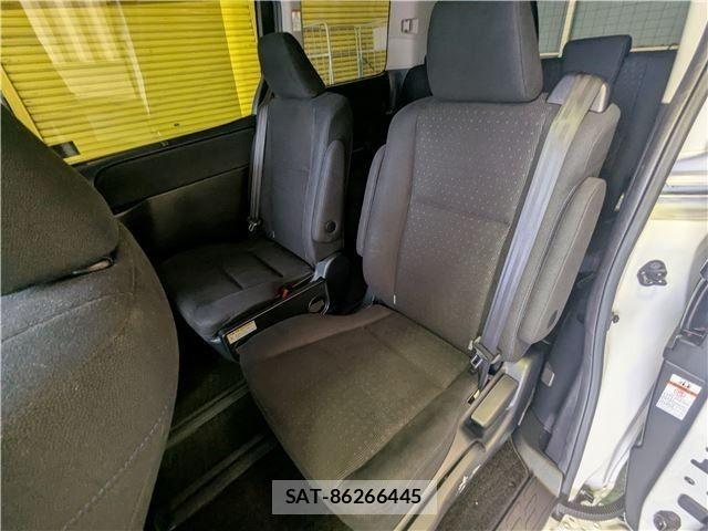 Toyota VOXY HYBRID 2015-09 8851074-14