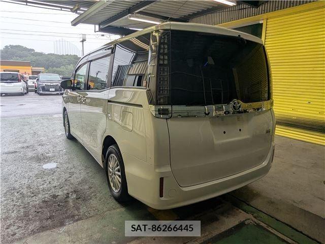 Toyota VOXY HYBRID 2015-09 8851074-1