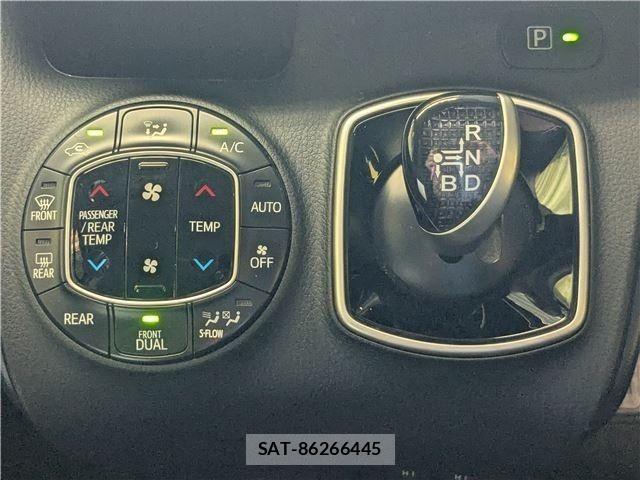 Toyota VOXY HYBRID 2015-09 8851074-23