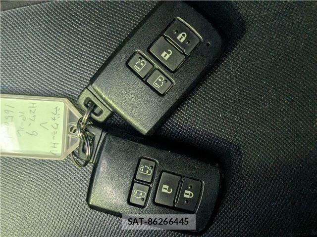 Toyota VOXY HYBRID 2015-09 8851074-28