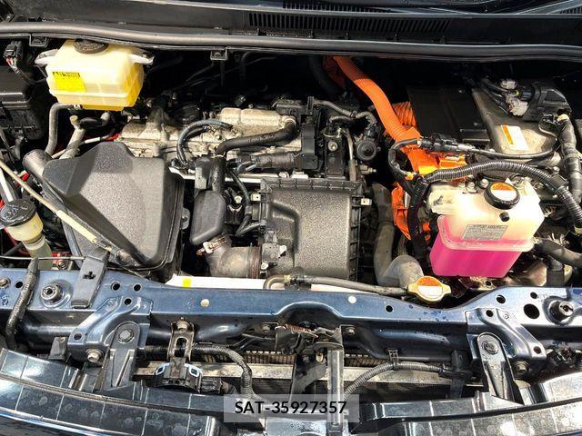 Toyota VOXY HYBRID 2016-02 8851069-17