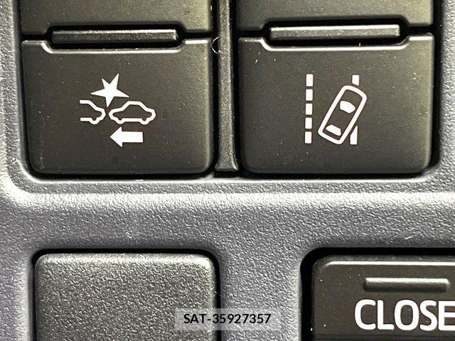 Toyota VOXY HYBRID 2016-02 8851069-5