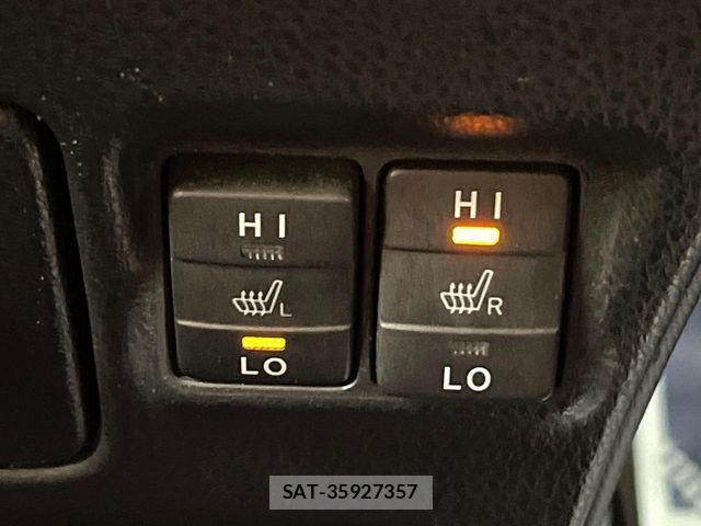 Toyota VOXY HYBRID 2016-02 8851069-6