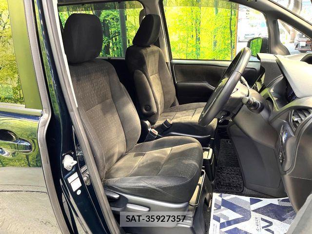 Toyota VOXY HYBRID 2016-02 8851069-7