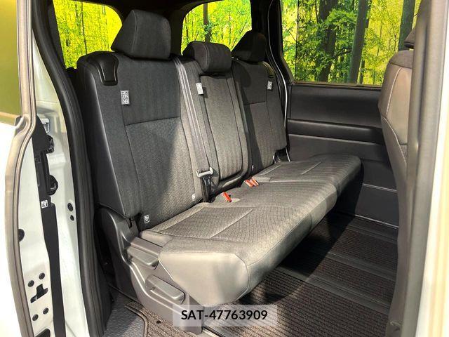 Toyota VOXY HYBRID 2025-07 8851062-9