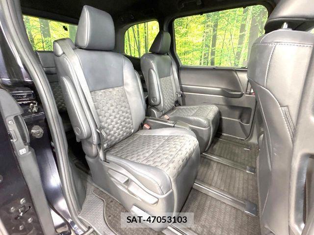 Toyota VOXY HYBRID 2023-02 8851065-9