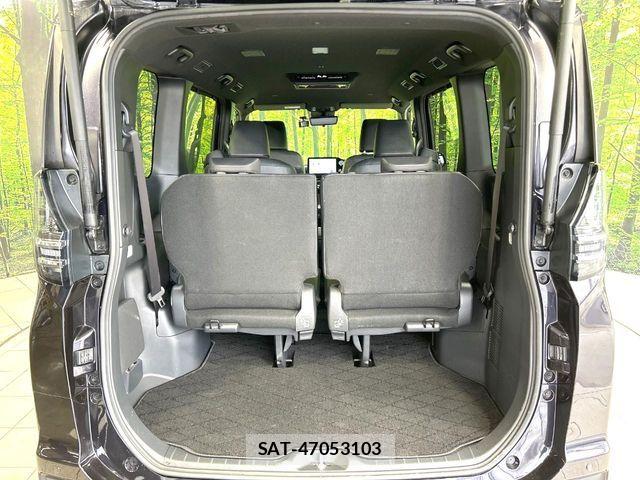 Toyota VOXY HYBRID 2023-02 8851065-11