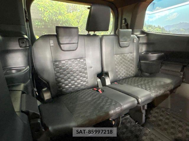 Toyota VOXY HYBRID 2023-11 8851060-9