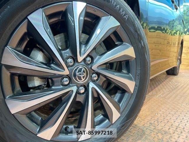 Toyota VOXY HYBRID 2023-11 8851060-13