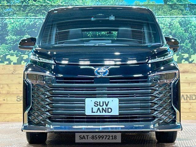Toyota VOXY HYBRID 2023-11 8851060-14