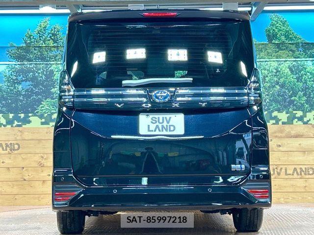 Toyota VOXY HYBRID 2023-11 8851060-15