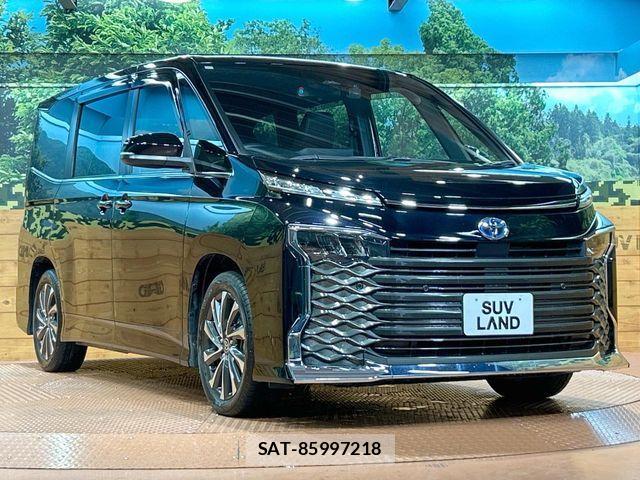 Toyota VOXY HYBRID 2023-11 8851060-16