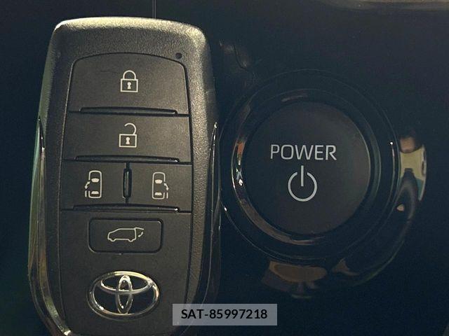 Toyota VOXY HYBRID 2023-11 8851060-6