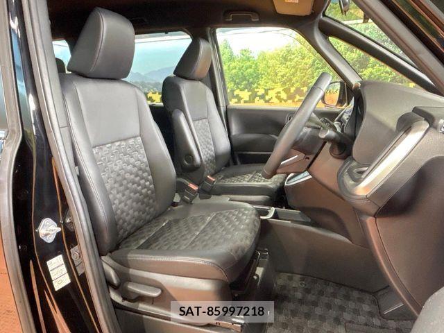 Toyota VOXY HYBRID 2023-11 8851060-7