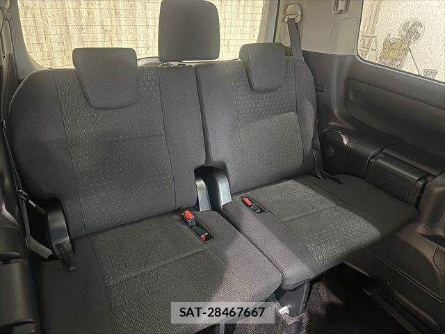 Toyota VOXY HYBRID 2015-07 8851070-9