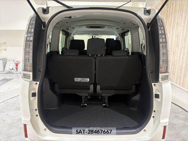 Toyota VOXY HYBRID 2015-07 8851070-10