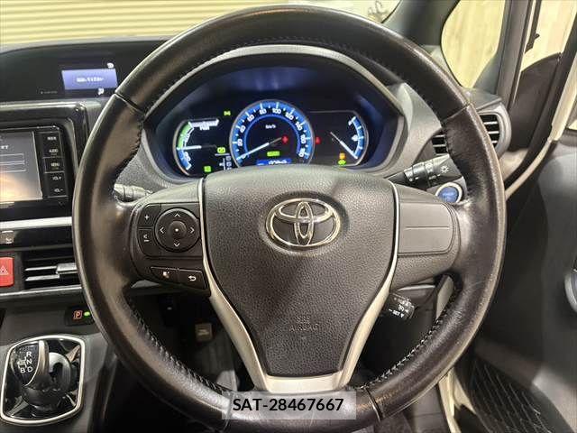 Toyota VOXY HYBRID 2015-07 8851070-11
