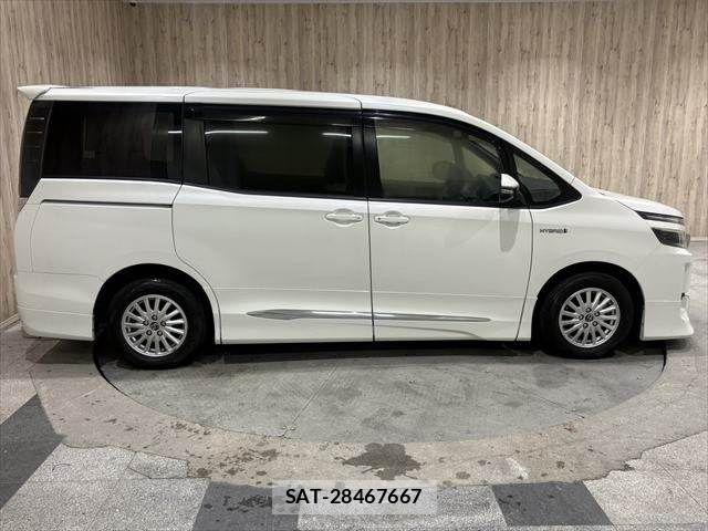 Toyota VOXY HYBRID 2015-07 8851070-17