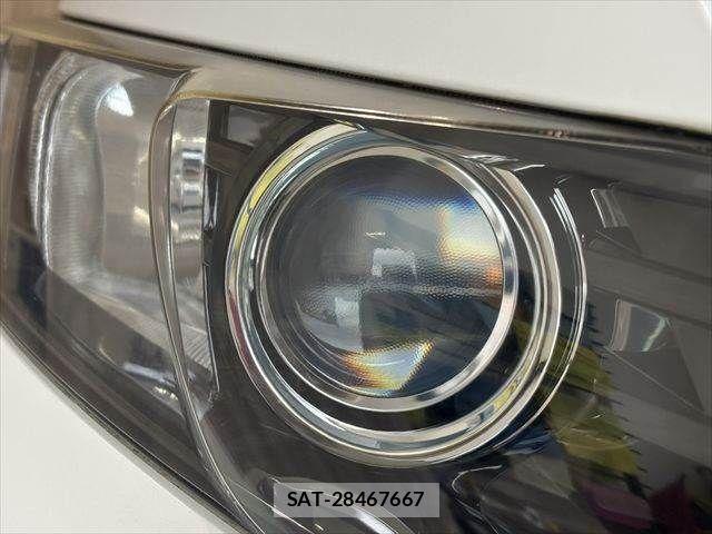 Toyota VOXY HYBRID 2015-07 8851070-22