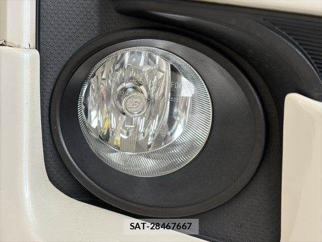 Toyota VOXY HYBRID 2015-07 8851070-24