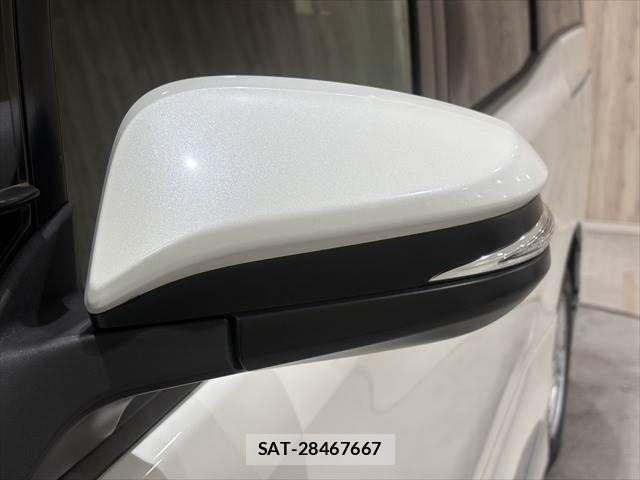 Toyota VOXY HYBRID 2015-07 8851070-27