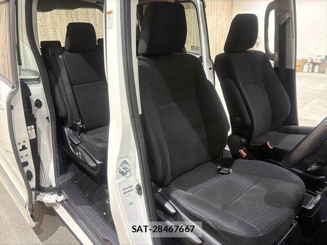 Toyota VOXY HYBRID 2015-07 8851070-7