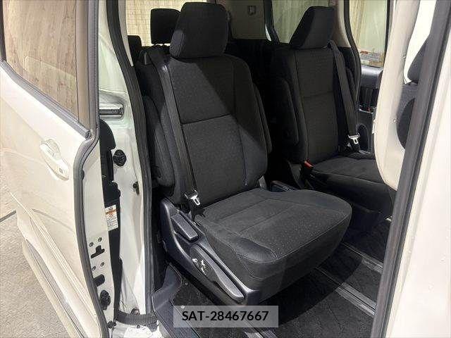Toyota VOXY HYBRID 2015-07 8851070-8