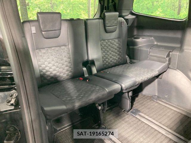 Toyota VOXY HYBRID 2024-08 8872386-9