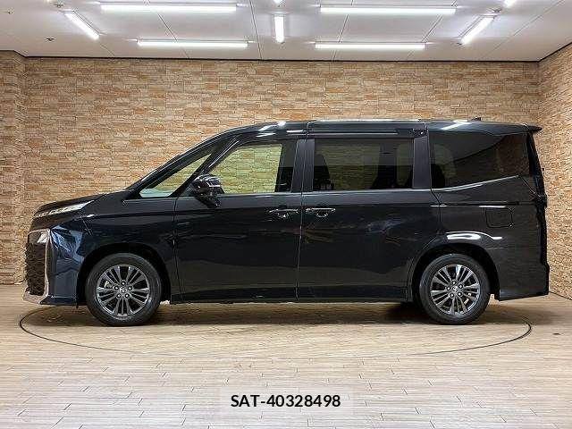 Toyota VOXY HYBRID 2022-03 8872387-16
