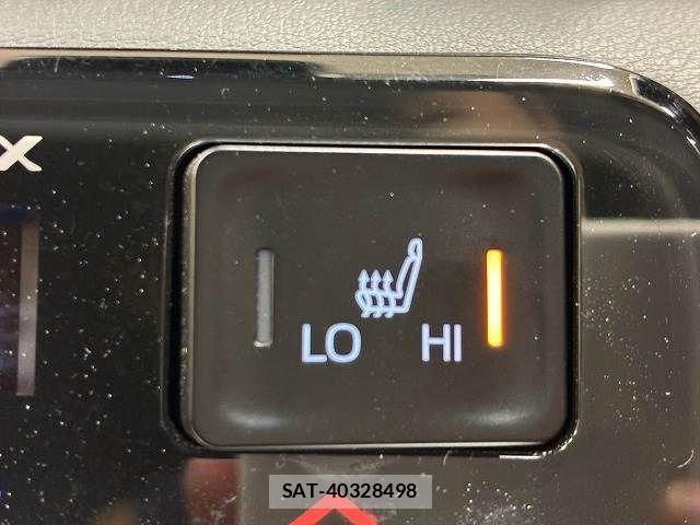 Toyota VOXY HYBRID 2022-03 8872387-6