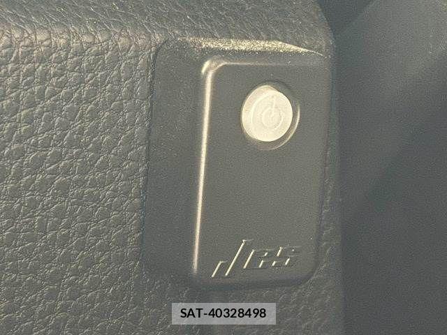 Toyota VOXY HYBRID 2022-03 8872387-8