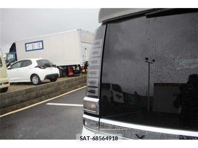 Toyota VOXY HYBRID 2017-09 8872393-14