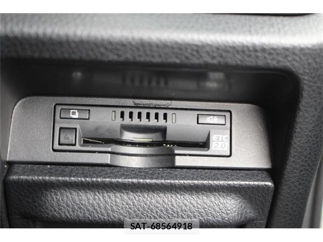 Toyota VOXY HYBRID 2017-09 8872393-25