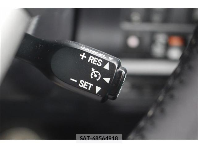 Toyota VOXY HYBRID 2017-09 8872393-5