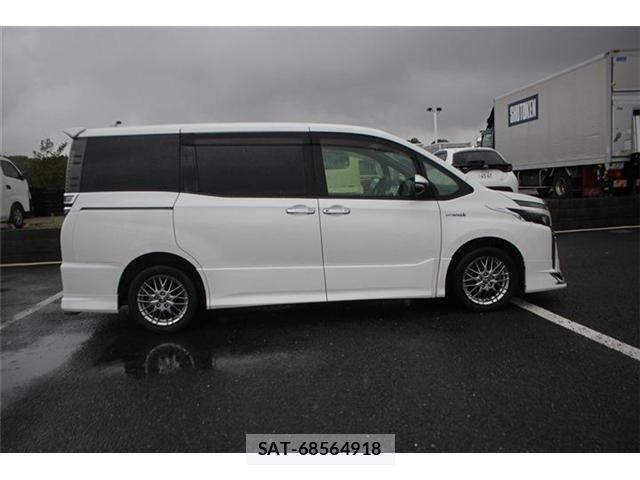 Toyota VOXY HYBRID 2017-09 8872393-8