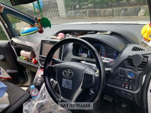 Toyota VOXY HYBRID 2014-09 8872395-12