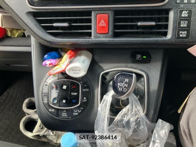 Toyota VOXY HYBRID 2014-09 8872395-16