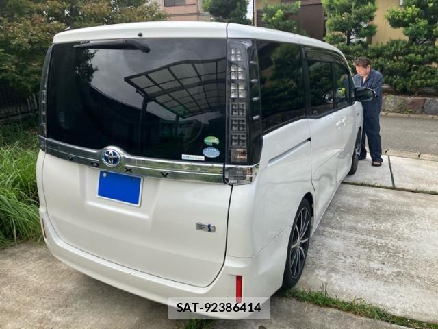 Toyota VOXY HYBRID 2014-09 8872395-6