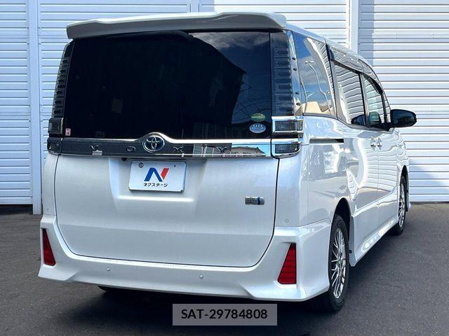 Toyota VOXY HYBRID 2019-04 8872390-14