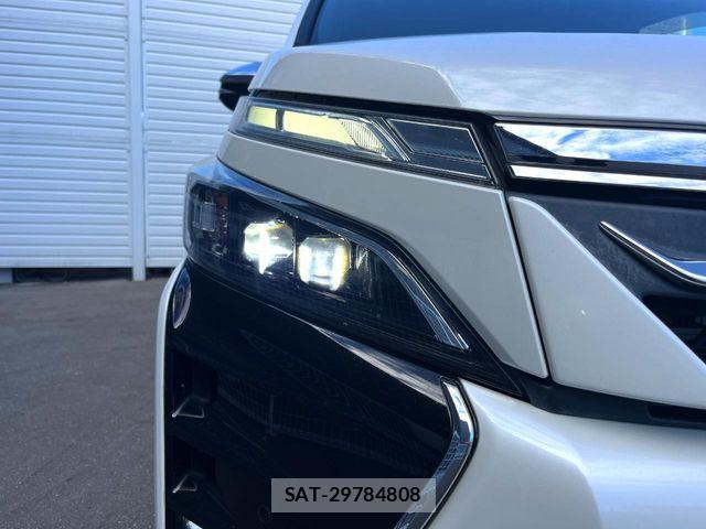 Toyota VOXY HYBRID 2019-04 8872390-15