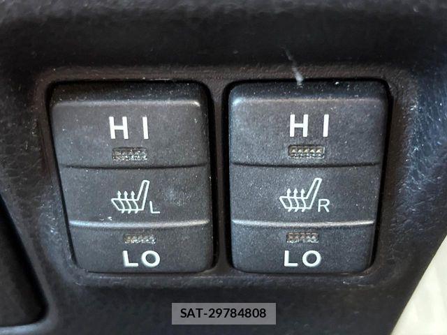 Toyota VOXY HYBRID 2019-04 8872390-5