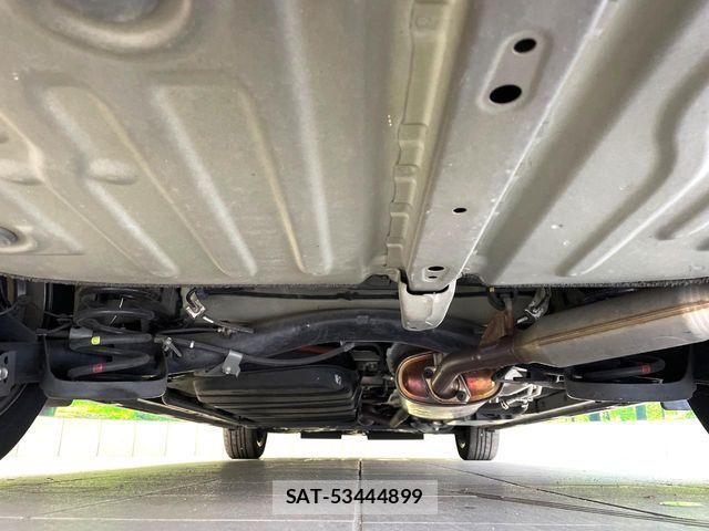 Toyota VOXY HYBRID 2017-09 8872388-18
